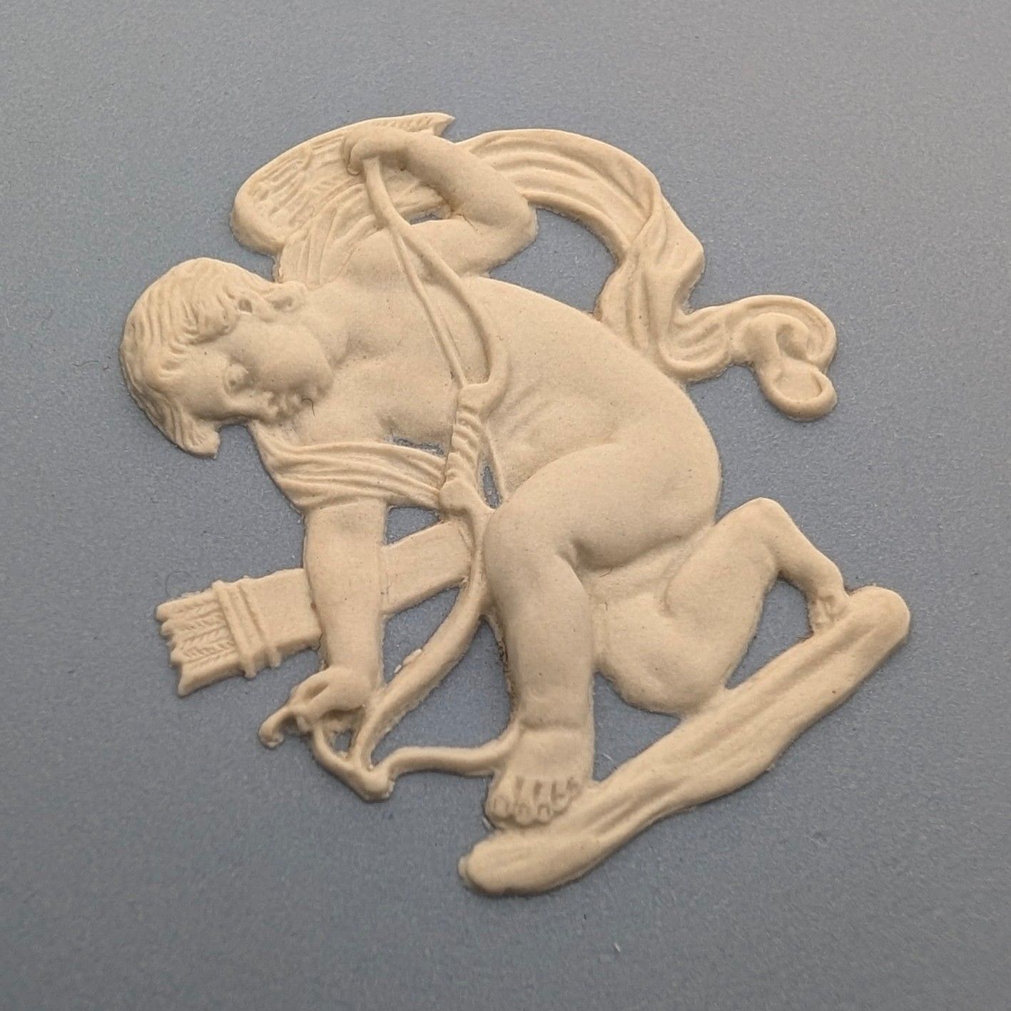 英国ヴィンテージ ウェッジウッド 天使 ジャスパーウェア製 プレートペア 直径22cm ペールブルー