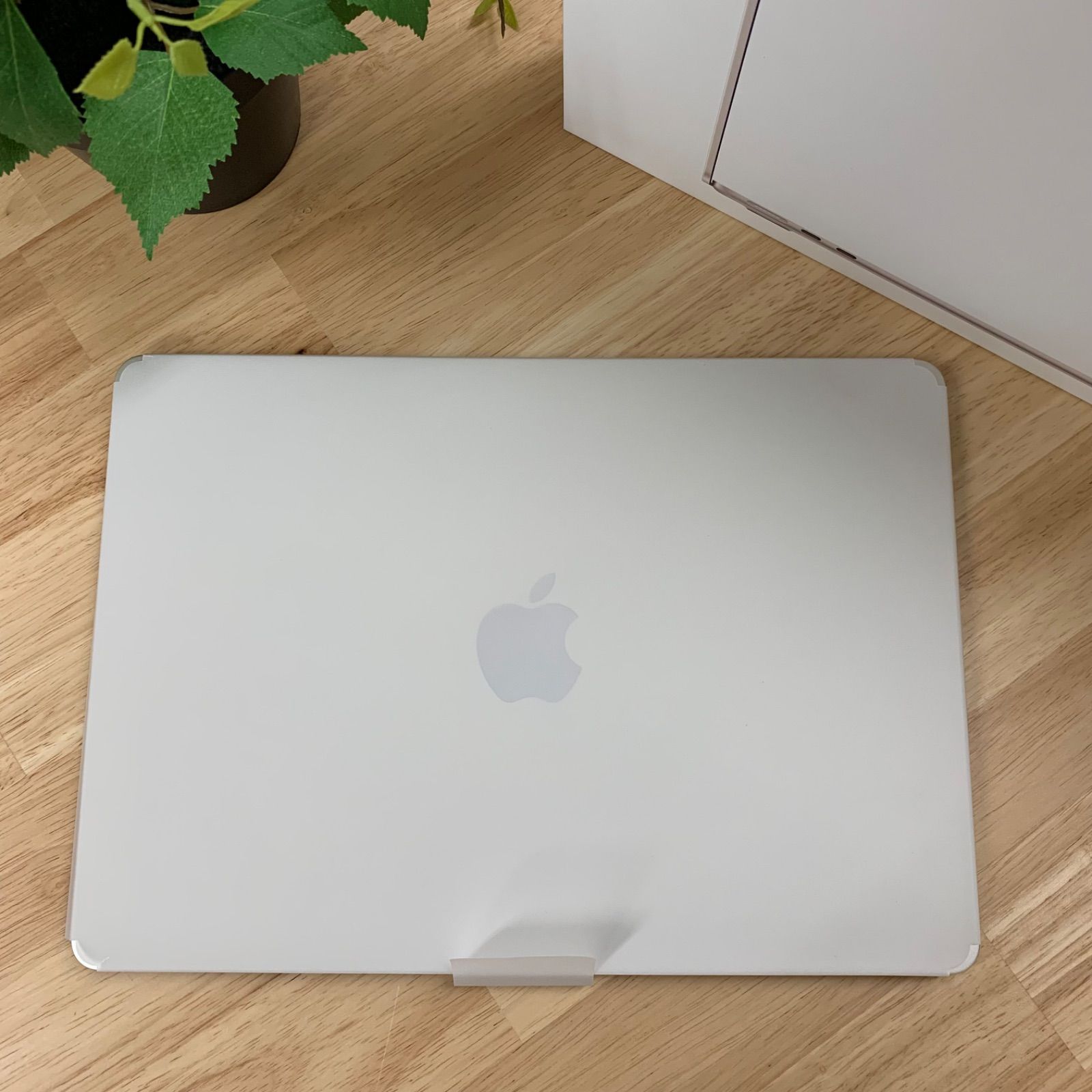 新品同様 Macbook Air M3 13インチ M3チップ 16GB スターライト送料