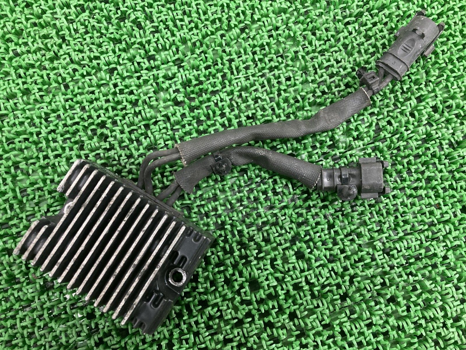 スポーツスター レギュレター ハーレー 純正 バイク 部品 XL883 XL1200 08年-13年 レギュレーター レクチファイアー 車検 Genuine 【中古】 82