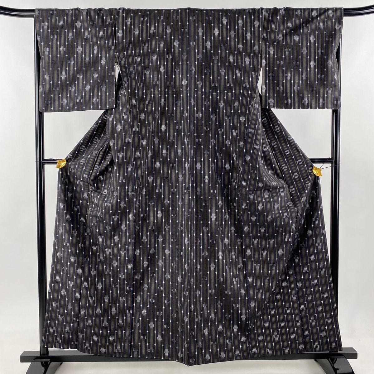 紬 身丈159cm 裄丈67cm M 袷 琉球かすり 証紙 縦縞 絣 墨色 正絹 逸品  