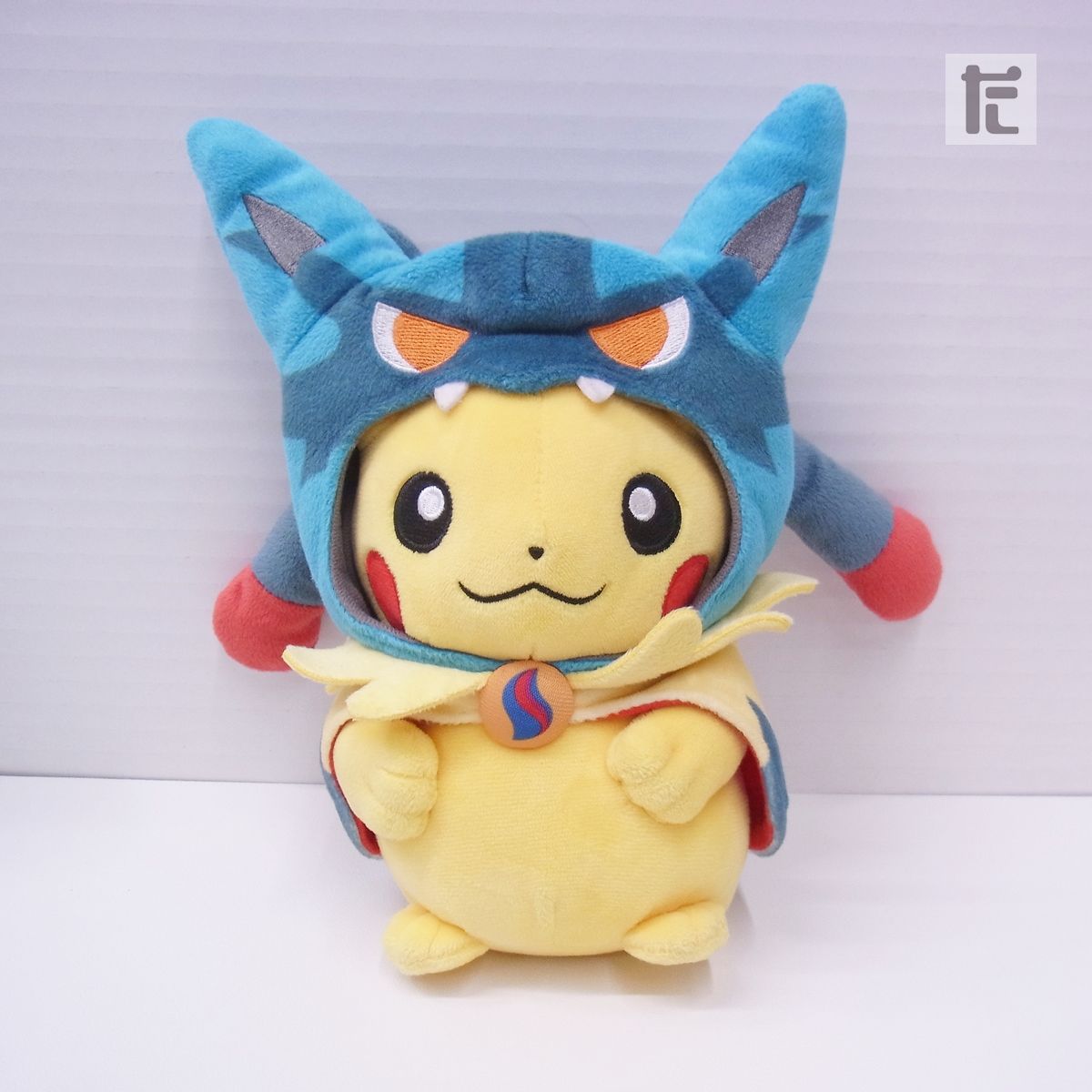 ポケモンセンター メガルカリオのポンチョを着たピカチュウ