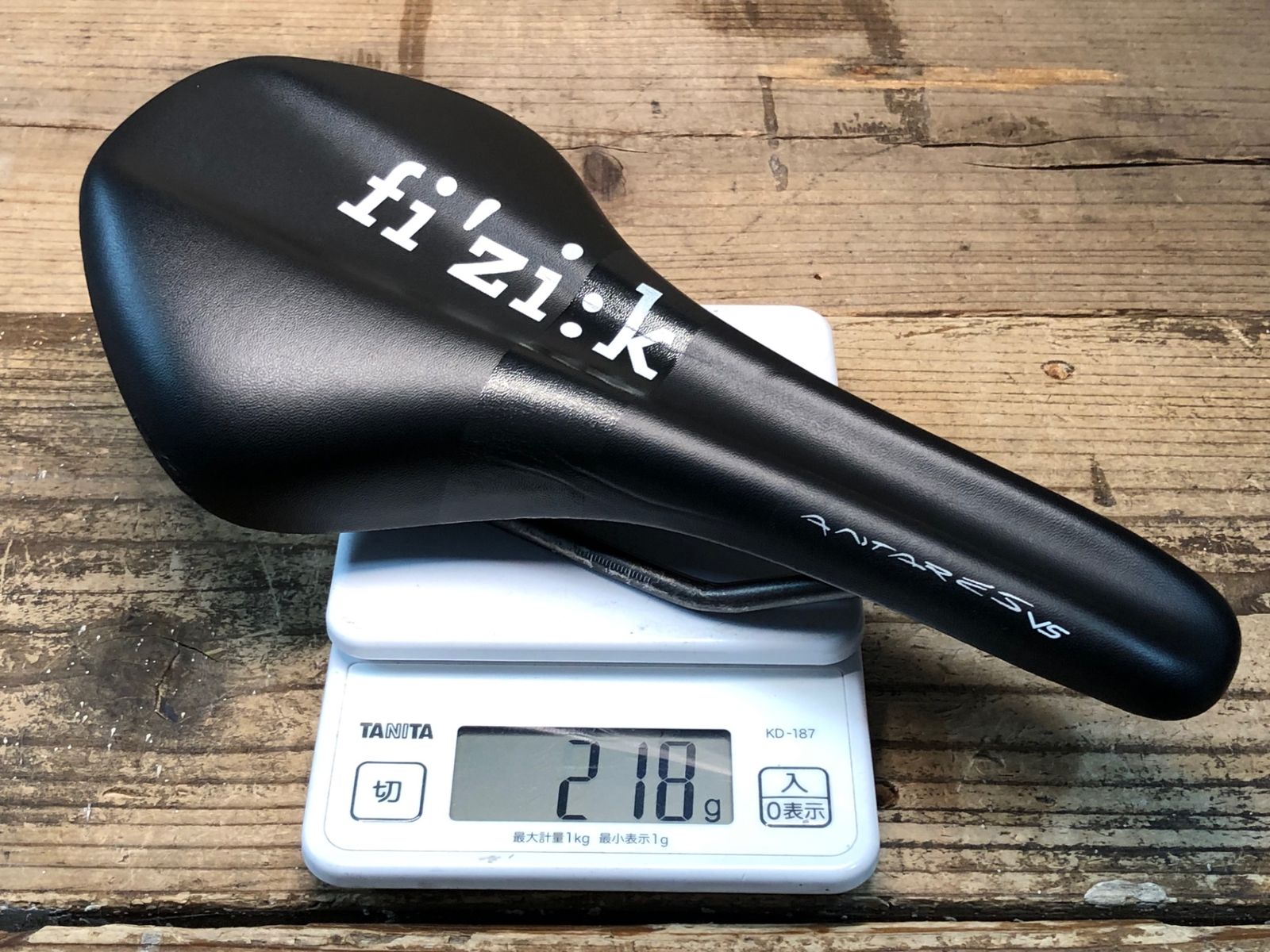 【非売品】フィジーク サドル アンタレスVS FIZIK ANTARES【希少】 フィジーク ANTARES VERSUS EVO ADAPTIVE 新世代サドルに