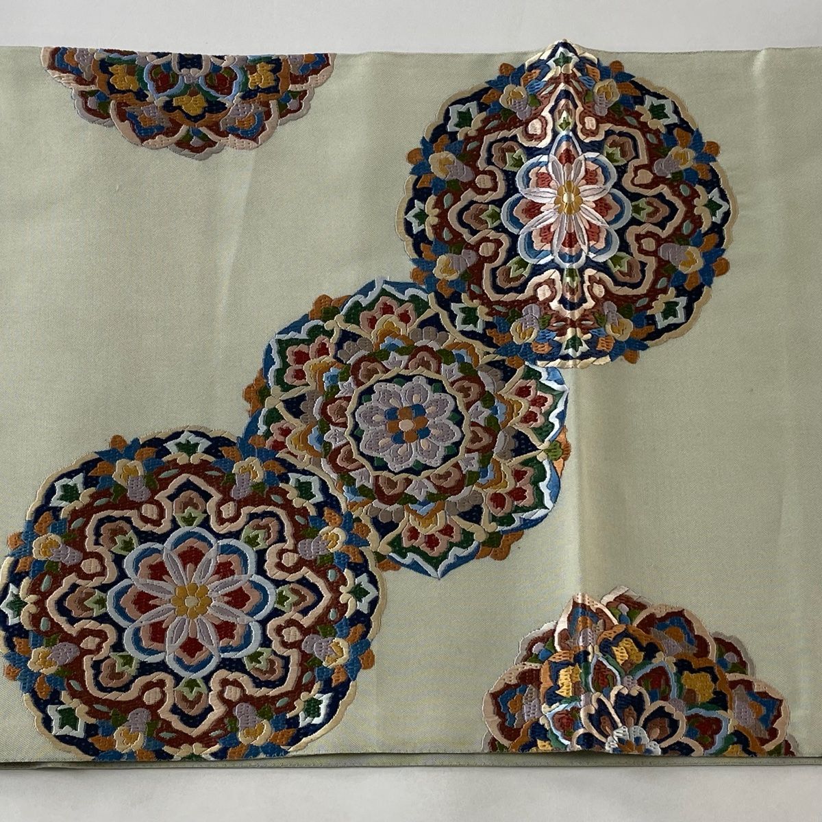多色刺繍の袋帯　正絹　お太鼓柄 袋帯 美品 逸品 短冊 椿 相良刺繍 金糸 金色 お太鼓柄 正絹
