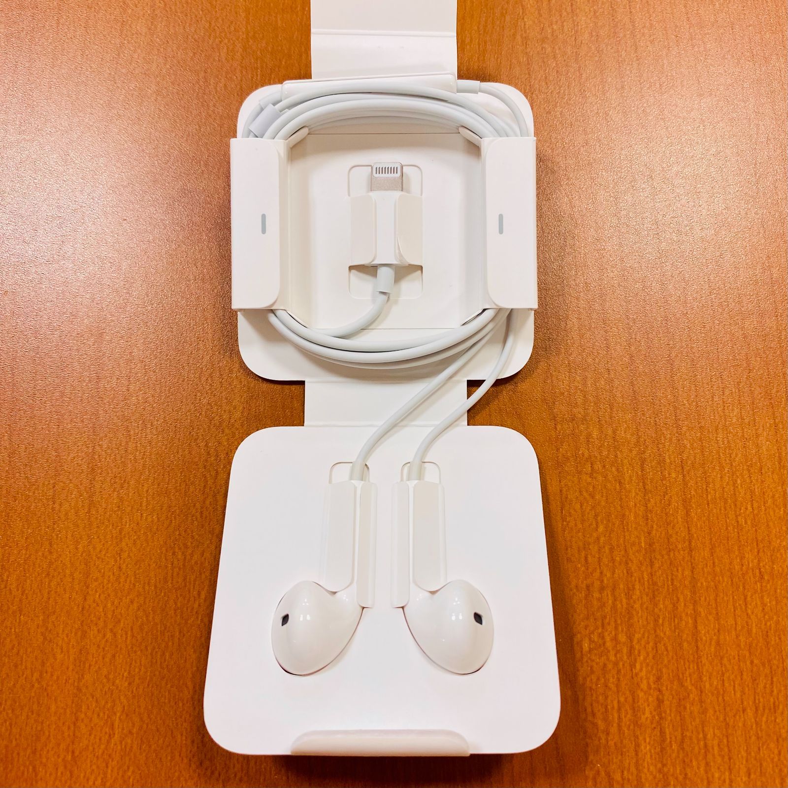 新品未使用】Apple純正イヤホン EarPods with Lightning Connector