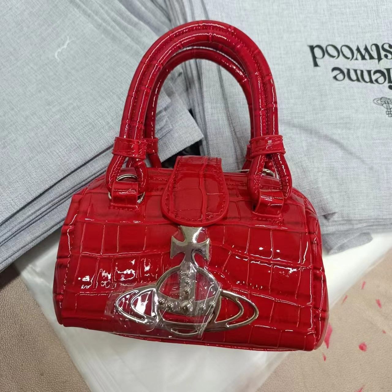 ◆VIVIENNE WESTWOOD最新作◆アーカイブ チェーンハンドバッグ◆ Vivienne Westwood ARCHIVE ORB Chain Handbag shoulder chain