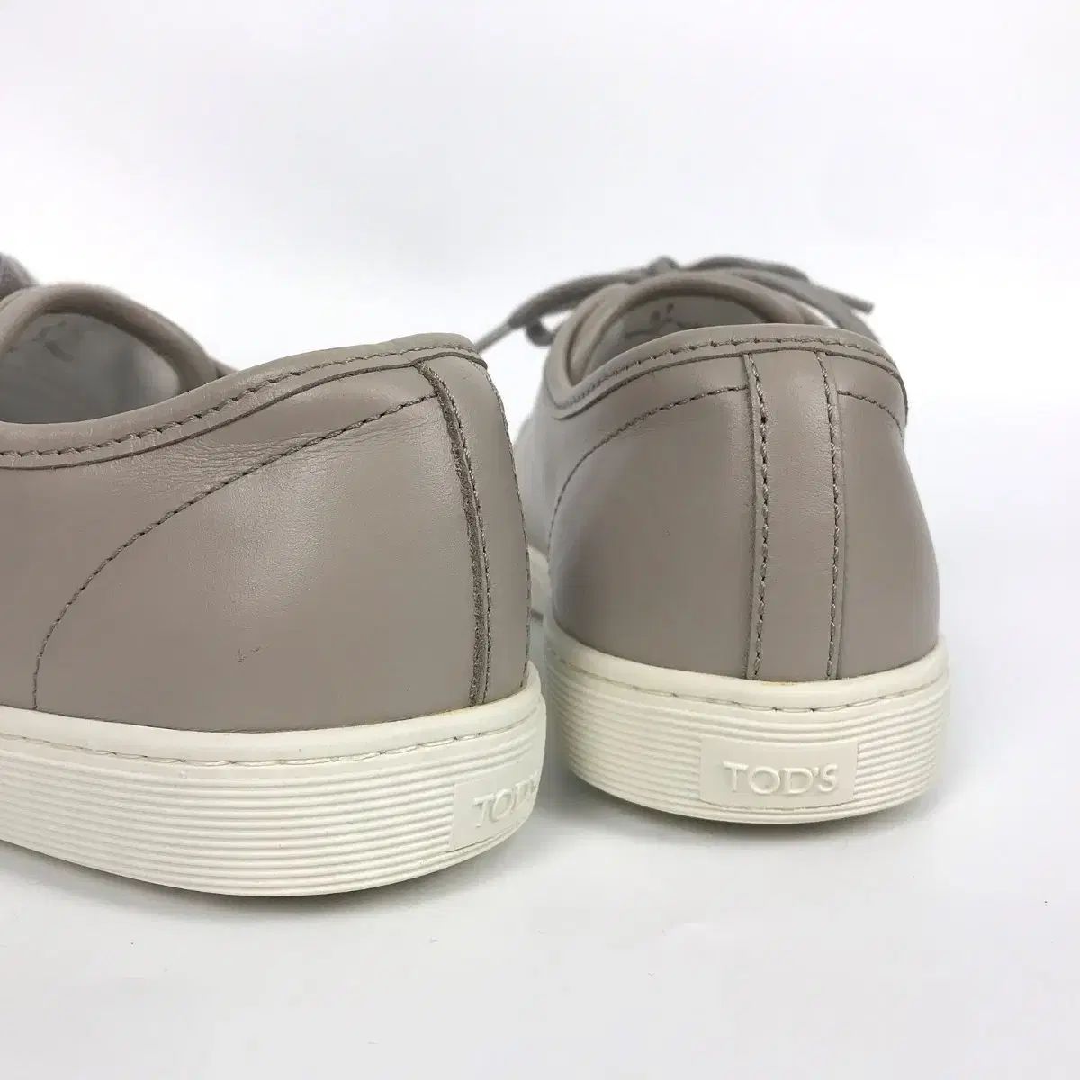美品TOD‘S  スタッズ　靴　37 TOD'S(トッズ) TODS スニーカーズ 靴 レディース 37 （ 240