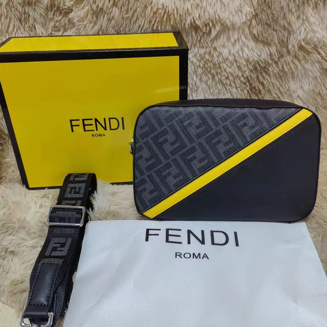 フェンディ FENDI ズッカ クロスボディ ウォレット ショルダーバッグ