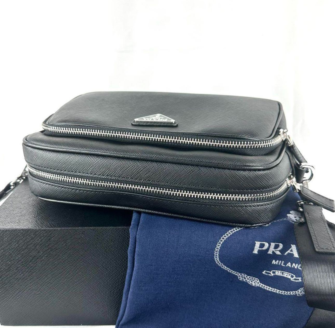 美品譲渡 PRADA プラダ 斜め掛け メンズ ショルダーバッグ - メルカリ 