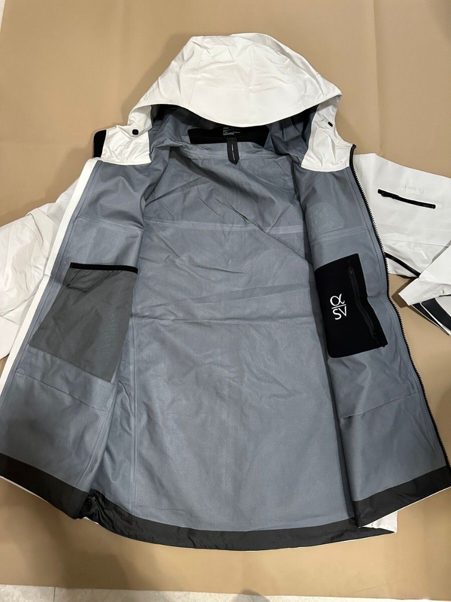 アークテリクス マウンテンパーカー ARC'TERYX Alpha SV ホワイト/L
