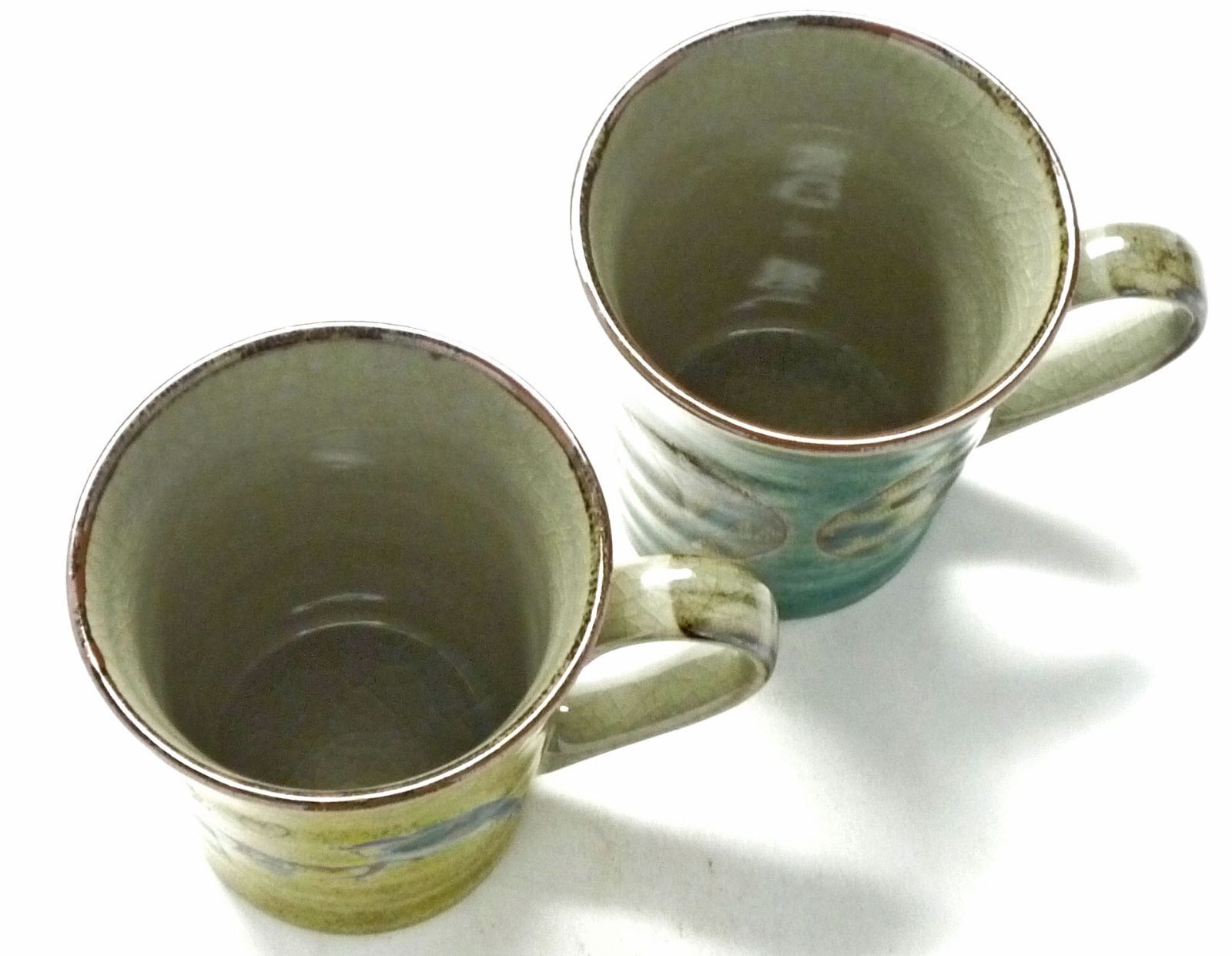 九谷焼 ペアマグカップ 宝尽くし緑塗り ＆金糸梅に鳥黄塗り 裏絵 九谷焼 ペアマグカップ 金糸梅に鳥 緑\u0026黄塗り 裏絵(Kutani pair mug