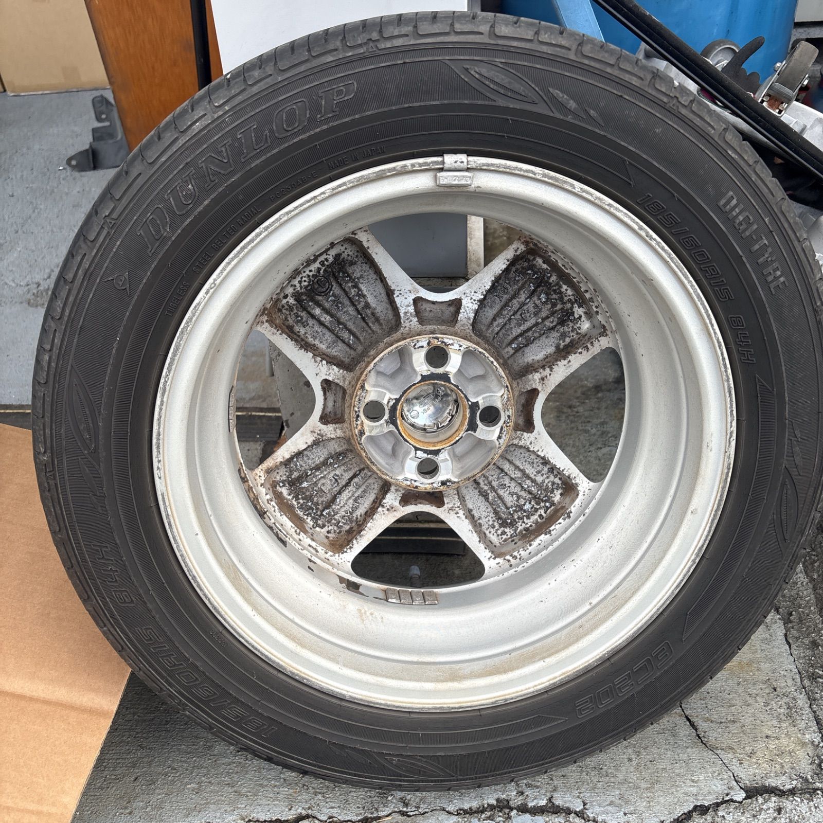 トヨタ シエンタ 純正ホイールタイヤセット 185 60R15 15×5.5J FFCRYSTALESIA_COM
