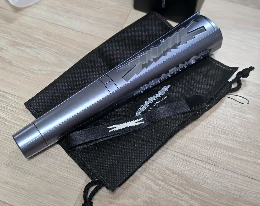 新品未開封 le sserafim ルセラフィム ペンライト 2本 LE SSERAFIM ル