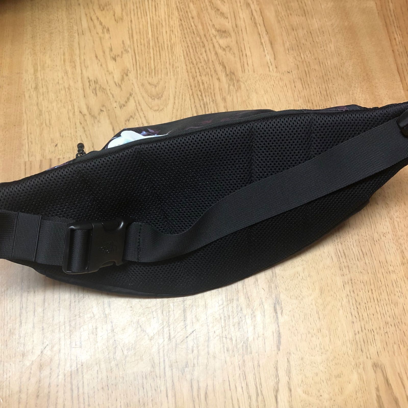 未使用 THE NORTH FACE ノースフェイス ボディバッグ 4L 斜めがけ 軽量 