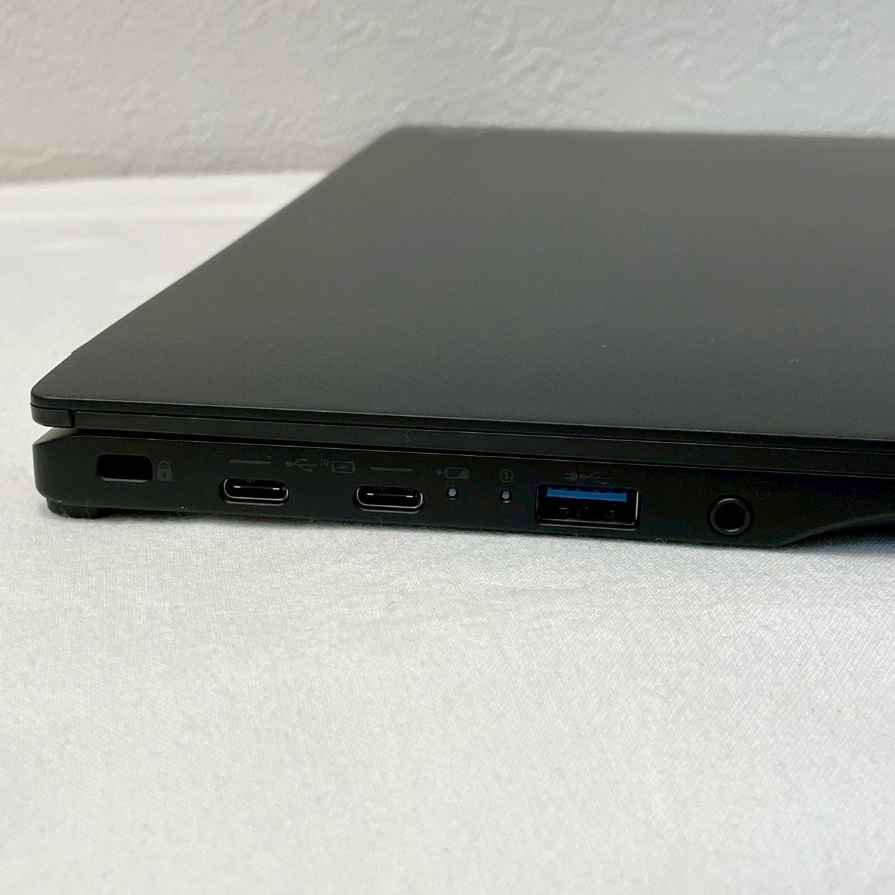 「メリカリ」 LIFEBOOK FMV Zero 極美品】FMV/LIFEBOOK/Zero/Ultra/5/125U/8GB/SSD/256GB
