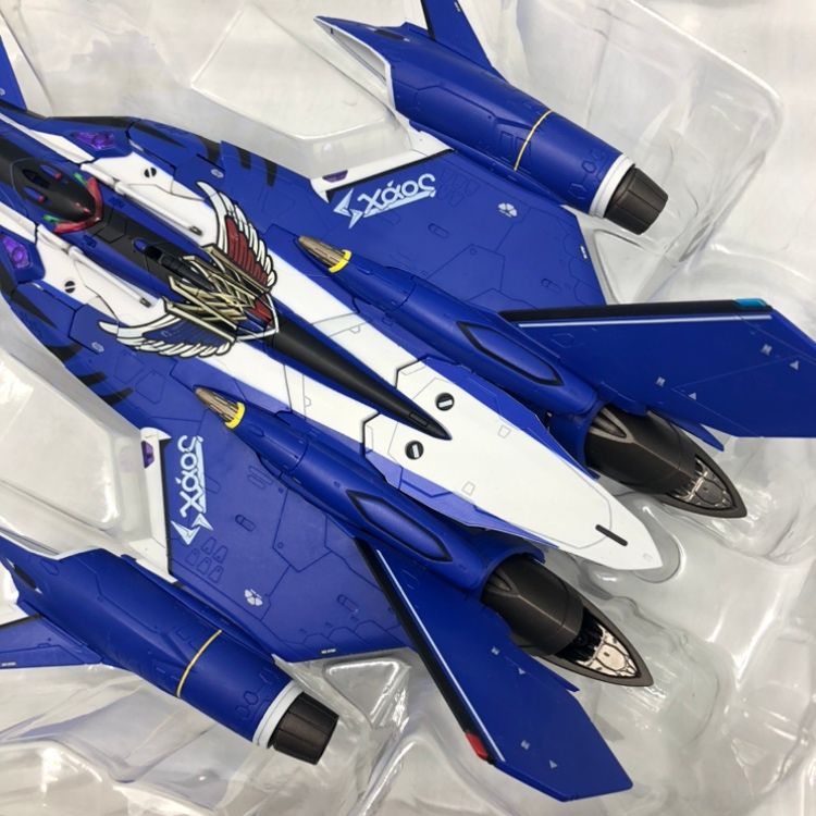 中古】バンダイ DX超合金 YF-29 デュランダルバルキリー 中古】バンダイ DX超合金 YF-29 デュランダルバルキリー