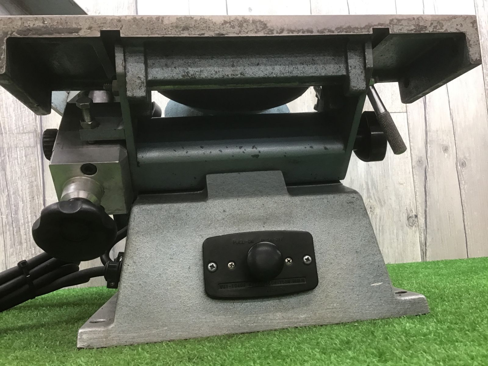 B動作品 ●面取機