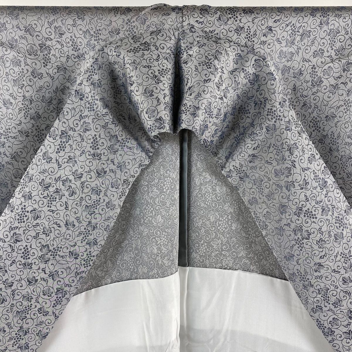 付下げ 身丈166cm 裄丈68cm L 単衣 お召地 葡萄唐草 桜 金彩 灰色 正絹  