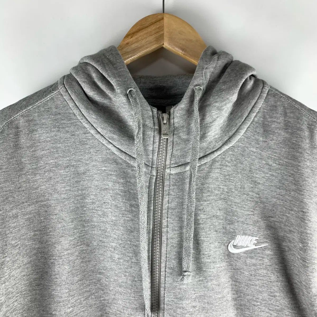 Nike(ナイキ） グレー 裏起毛 フード付き ジップアップパーカー