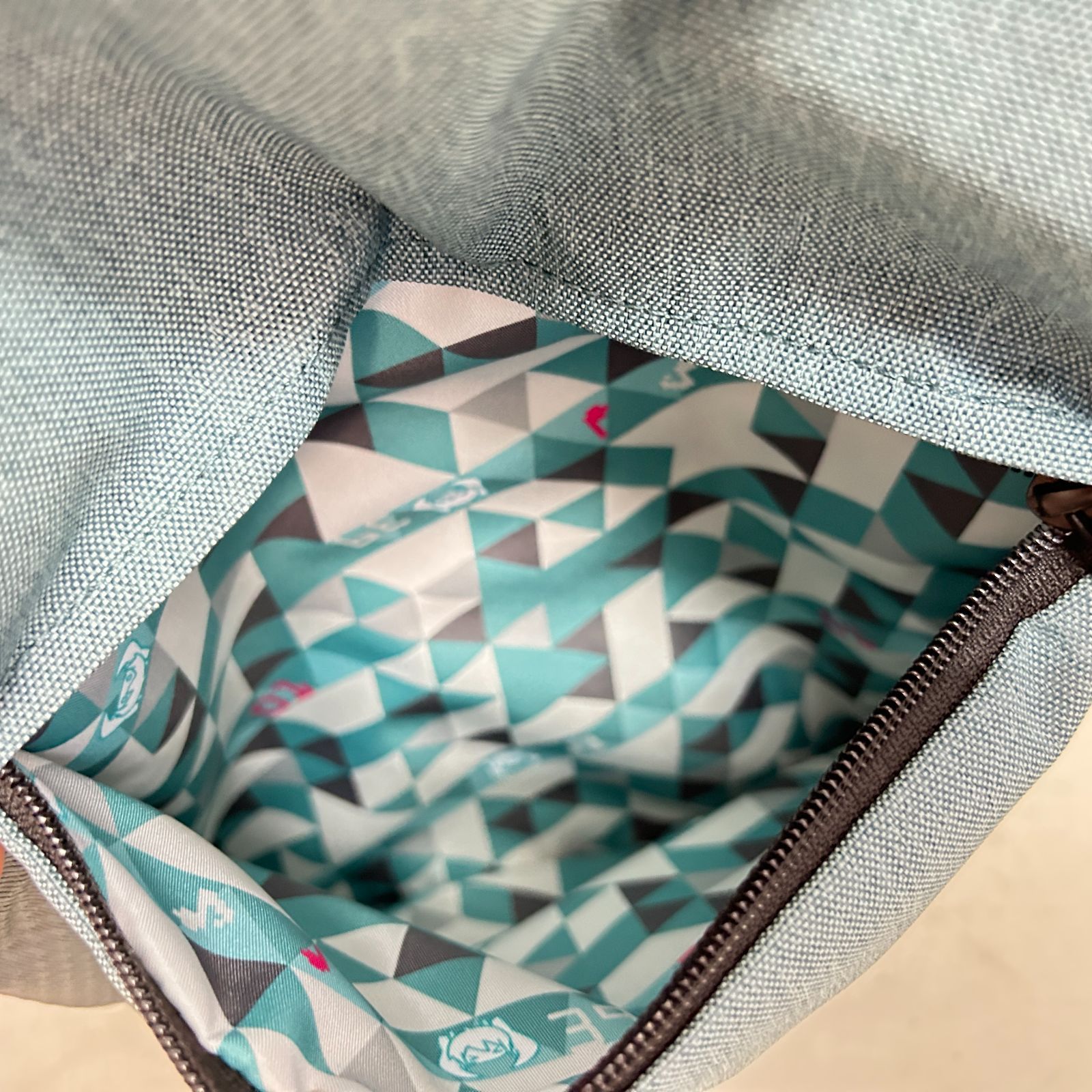 浜館41-888】 初音ミク PCリュック ミクグリーン 【中古品】 - メルカリ