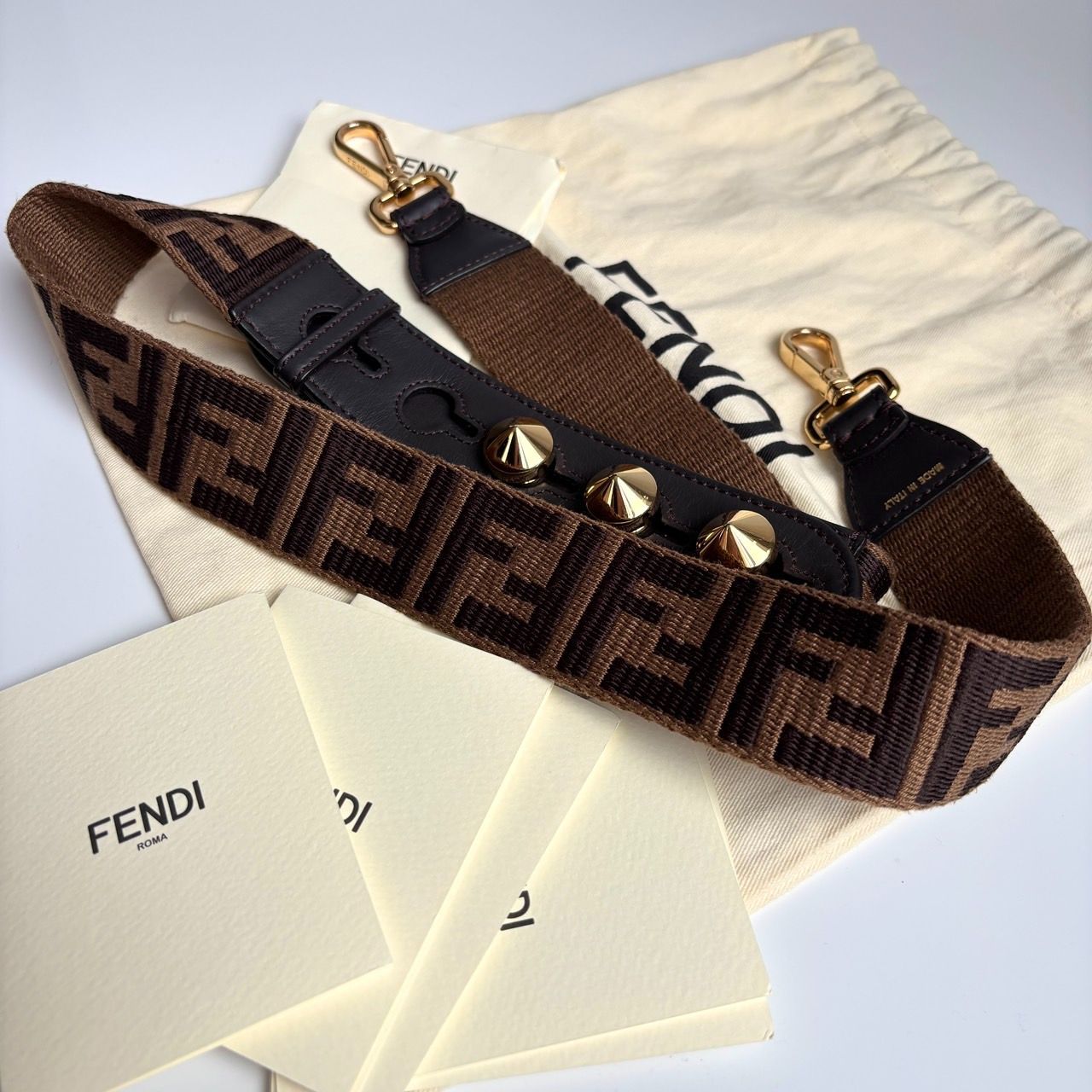 スーパーセール 半額 極美品◎FENDI フェンディ バッグ ストラップユー ズッカ柄 小物