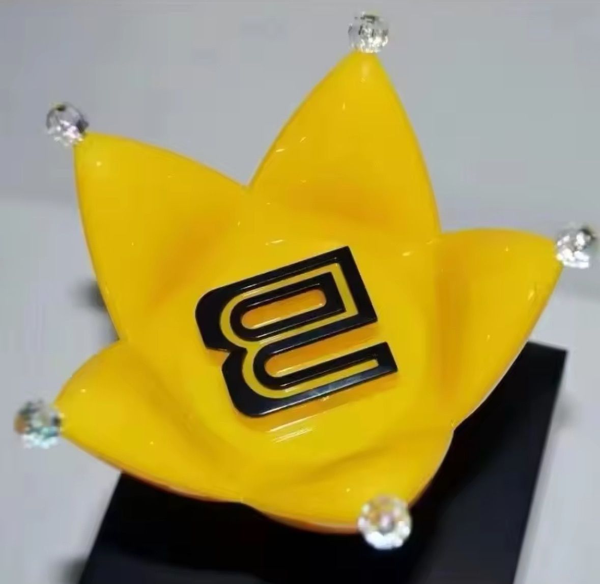 トレンド【新品未使用】BIGBANG 王冠 ペンライト ver.4
