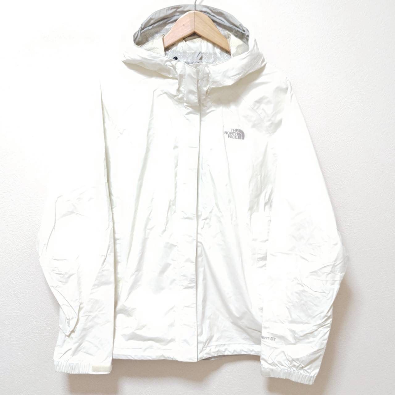 人気アイテム◎秋冬万能な1着◎ THE NORTH FACE ザ ノースフェイス マウンテンパーカー アウター ナイロンジャケット レインウェア HYVENT アウトドア キャンプ グランピング トレッキング アイボリー レディース XL |M36285ji