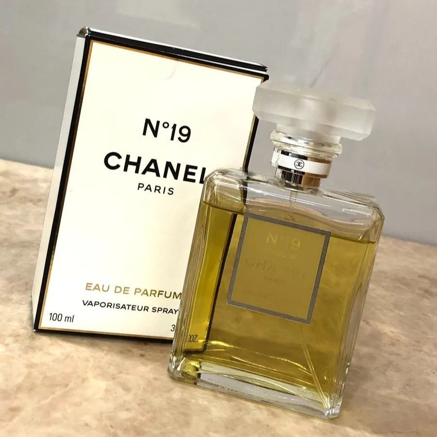 CHANEL シャネル No19 オードゥ パルファム ヴァポリザター 100ml ...