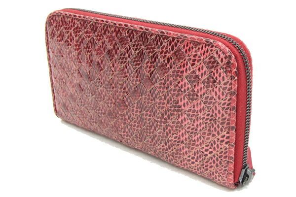 ボッテガヴェネタ ピンクパイソン イントレチャート ラウンドタイプ長