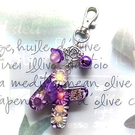 ハンドメイドレジンイニシャルキーホルダーpop風大