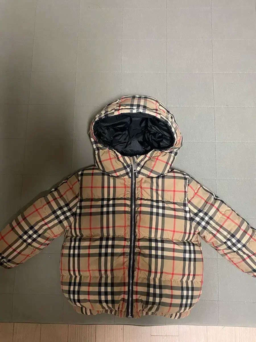 【雷市場（ポンジャン）商品韓国直送】 Burberry Kids(バーバリーキッズ) リバーシブルダウン 2Y