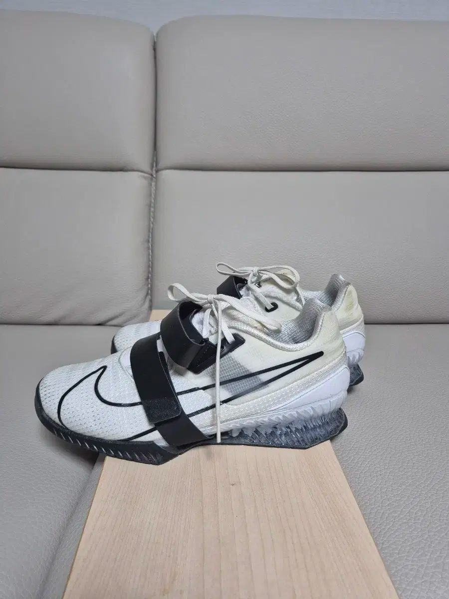 NIKE ナイキ スニーカー ロマレオ 4