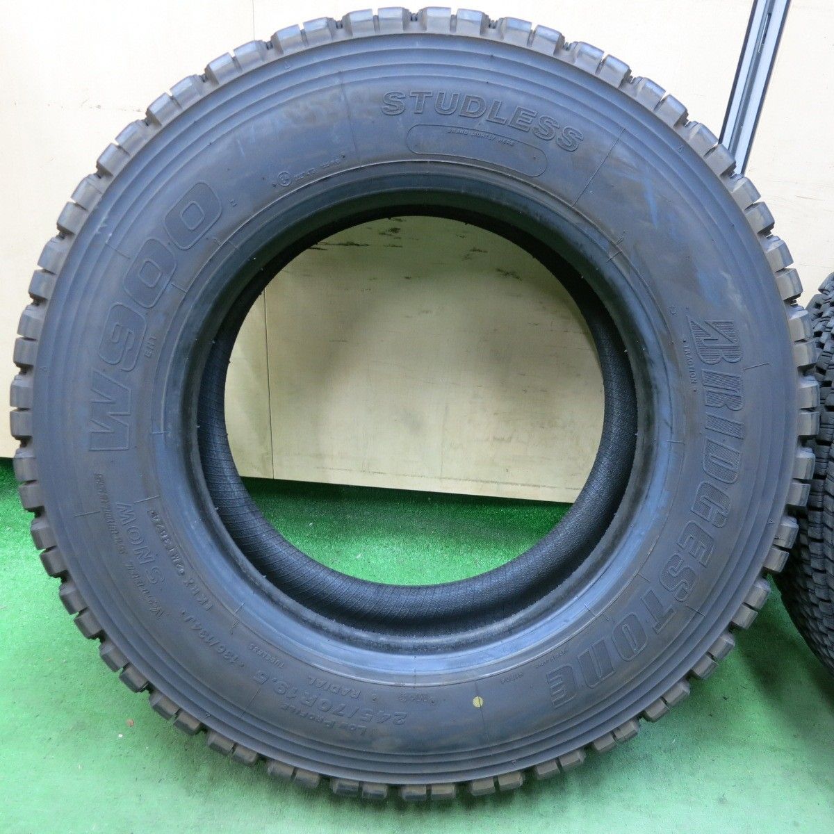 [美品・送料無料] スタッドレス 245/40R18 ブリヂストン　バリ溝 バリ溝 VRX2付】スバル WRX STI 純正 18in 8.5J +55 PCD114.3