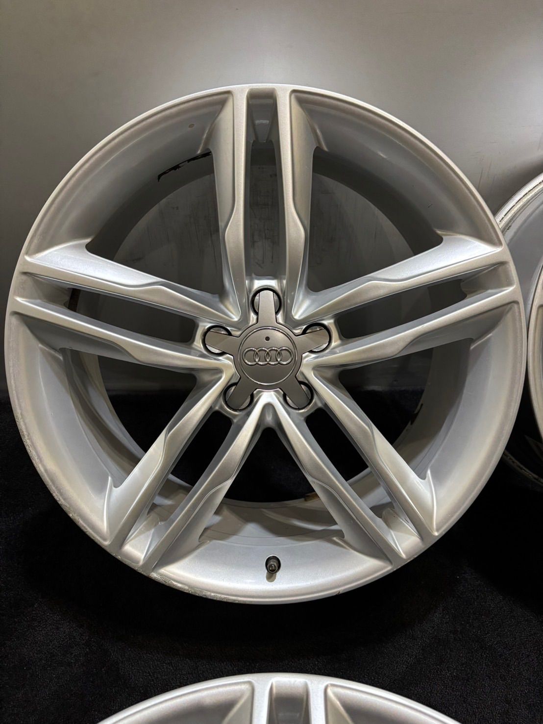 ☆アウディ 8T S5 純正 19インチ 8.5J +32 112 5H アルミ