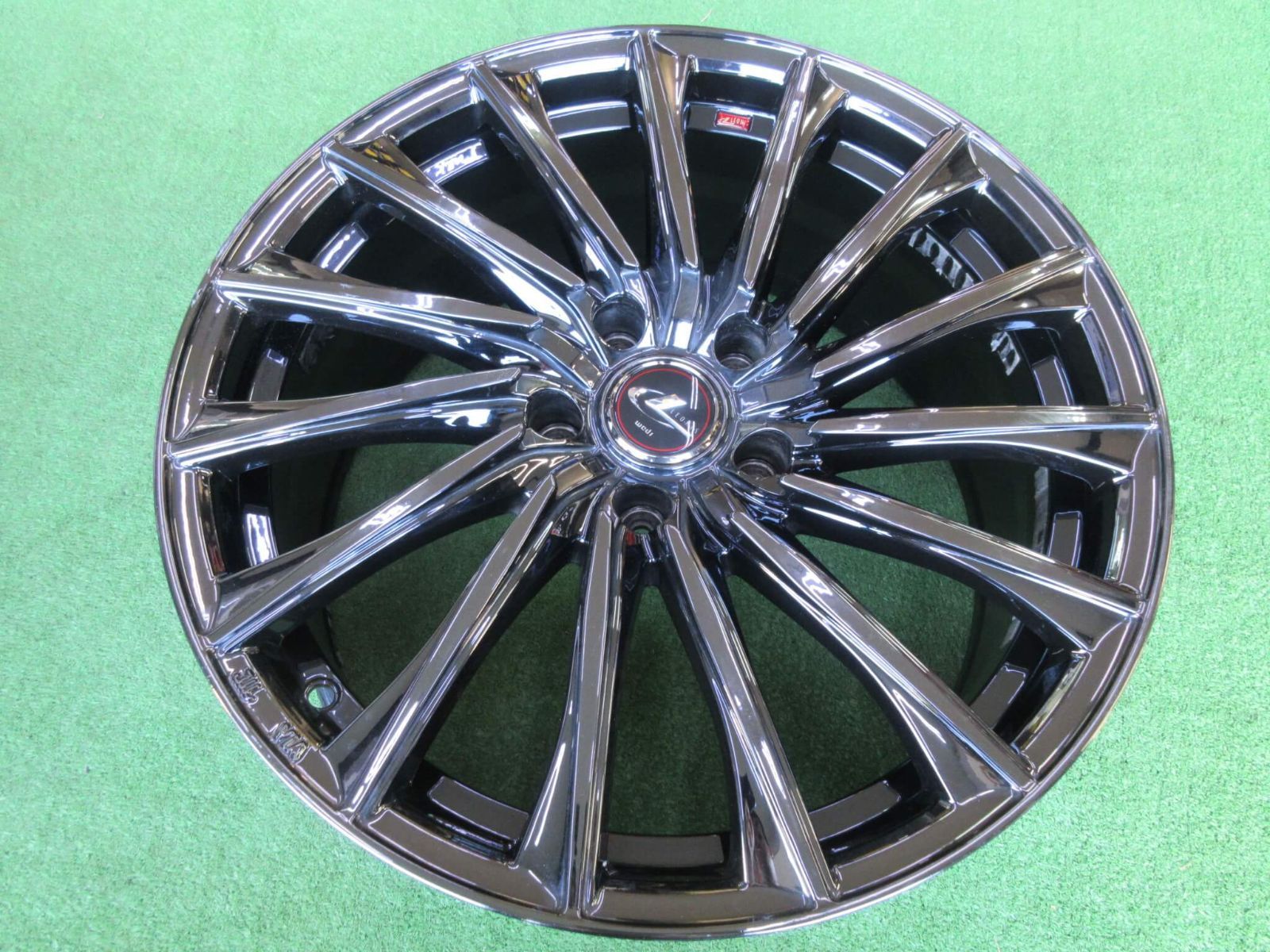 ウェッズ レオニスＣＨ 8J-18 5H114.3 42 パールブラック ハリアーなどにいかがですか