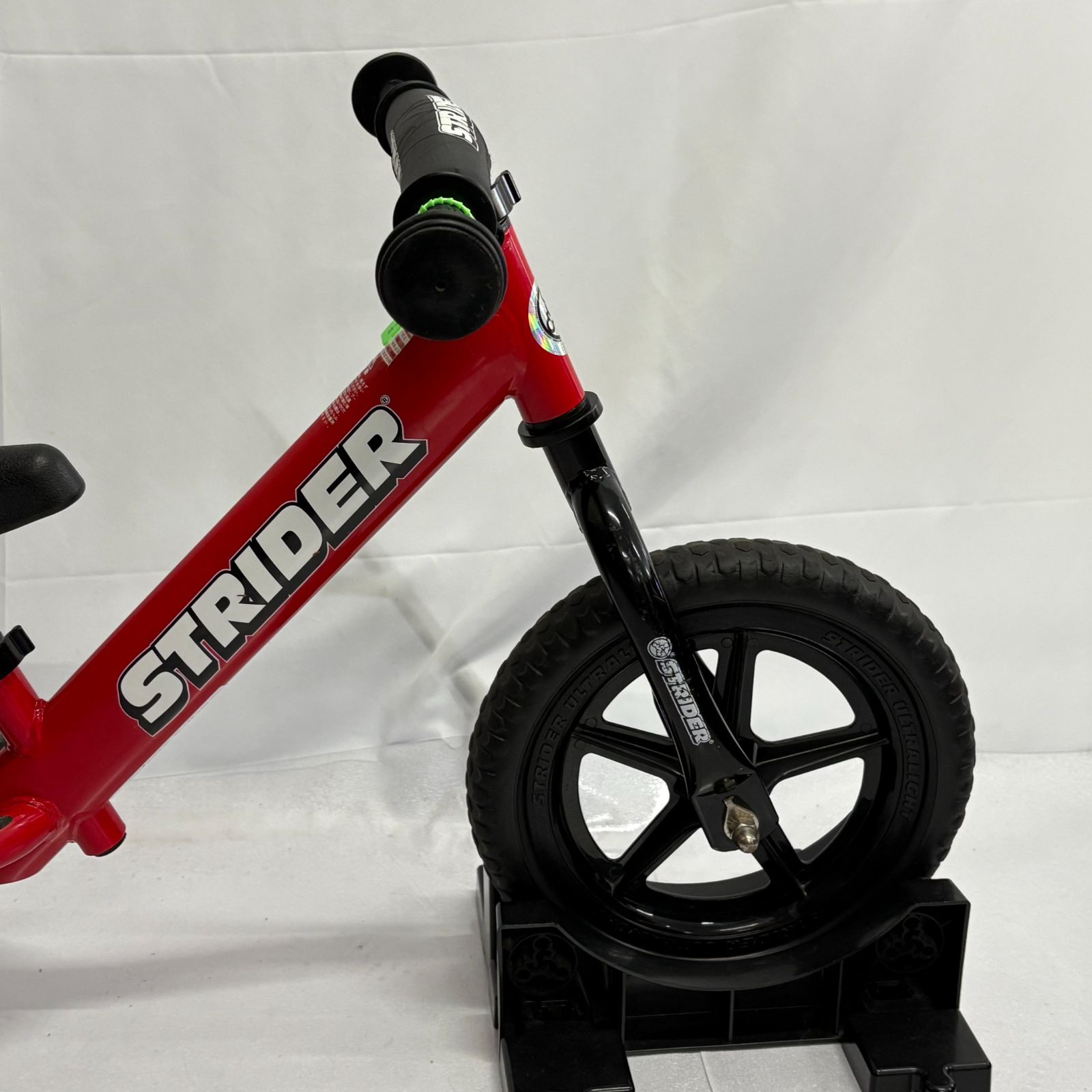 良品】新型STRIDER バランスバイク レッド