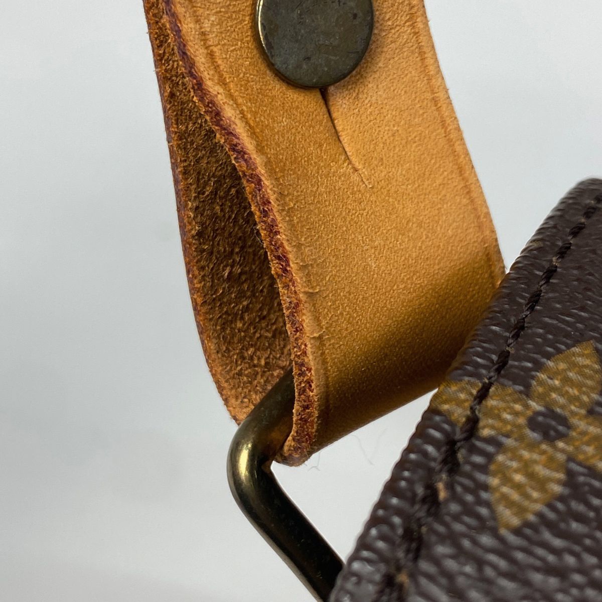 ルイ・ヴィトン Louis Vuitton カルトシエール 22 斜め掛け ショルダー  