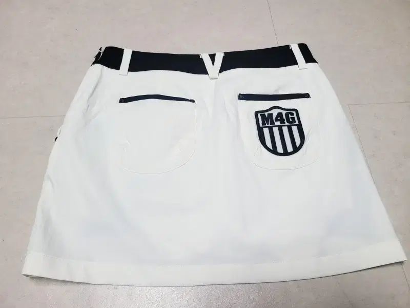 PEARLY GATES(パーリーゲイツ) 黒 白 フリル 注文 ゴルフスカート 63