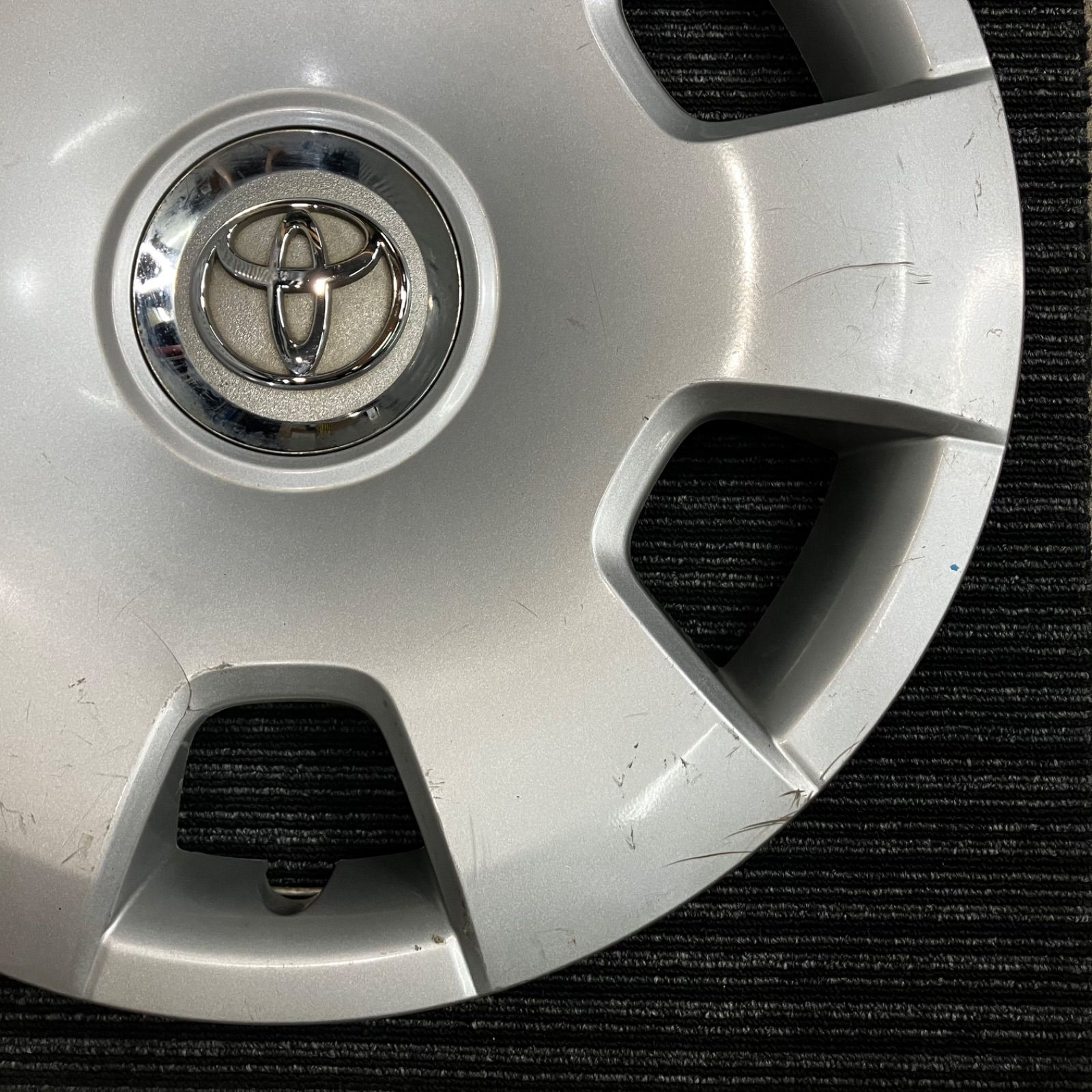 200系 ハイエース レジアスエース ホイールキャップ付き スタッドレスタイヤセット 4本セット 鉄チン  トヨタ純正 200系ハイエース レジアスエース新品ホイールキャップ 15