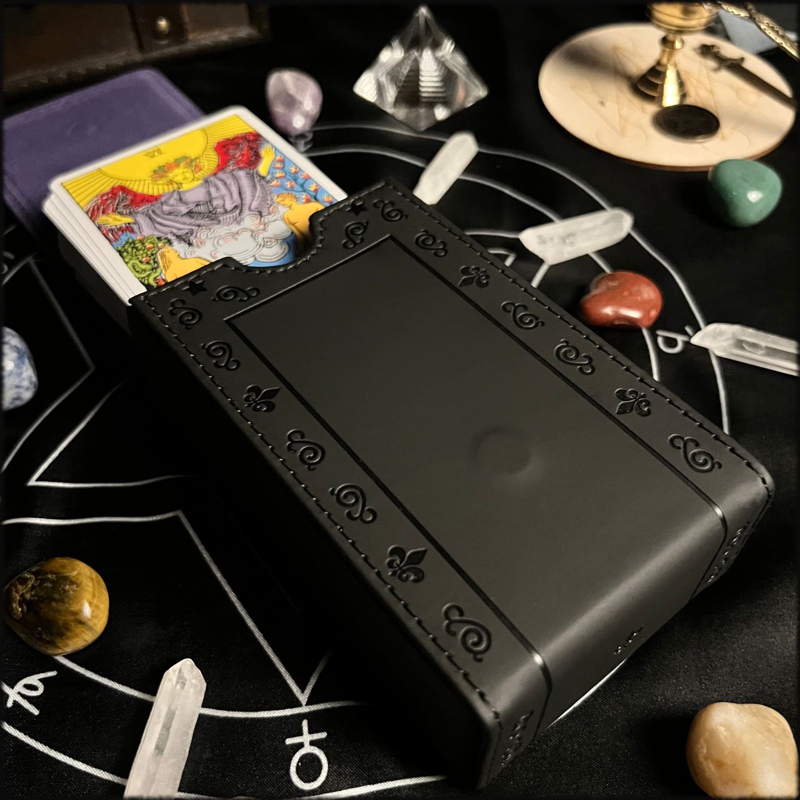 ブラック