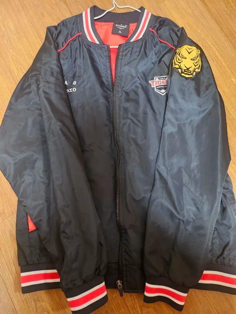 【保障できる！】 KIAタイガース 23年 秋冬用アウター XL 105