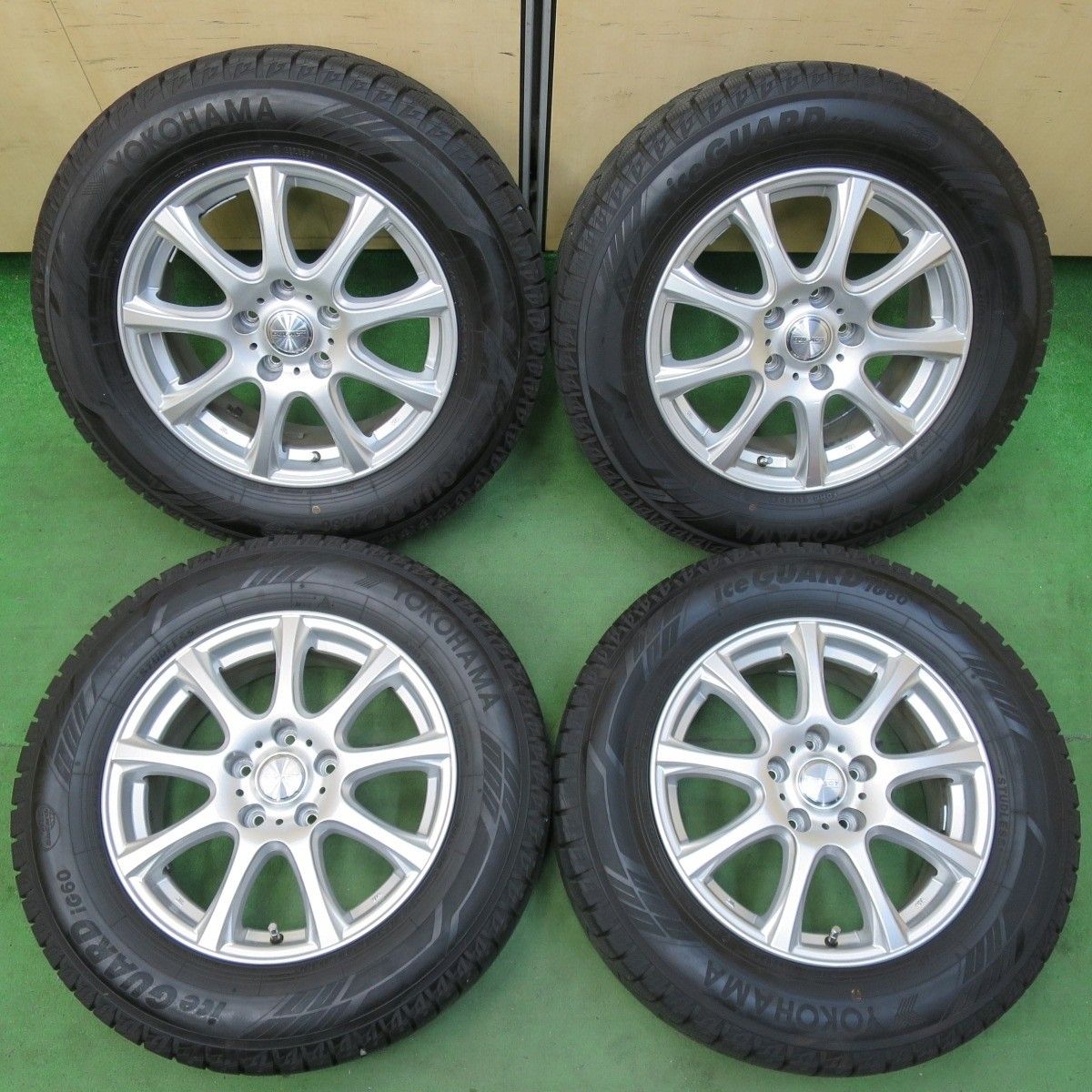 超バリ溝 22年 キレイ ほぼ10分 スタッドレス 215 65R16 ヨコハマ アイスガード iG60 DUFACT デュファクト 16インチ PCD114.3 5H 5012402イス