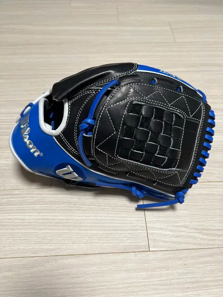 ウィルソン KOREA A2K 投手用グローブ