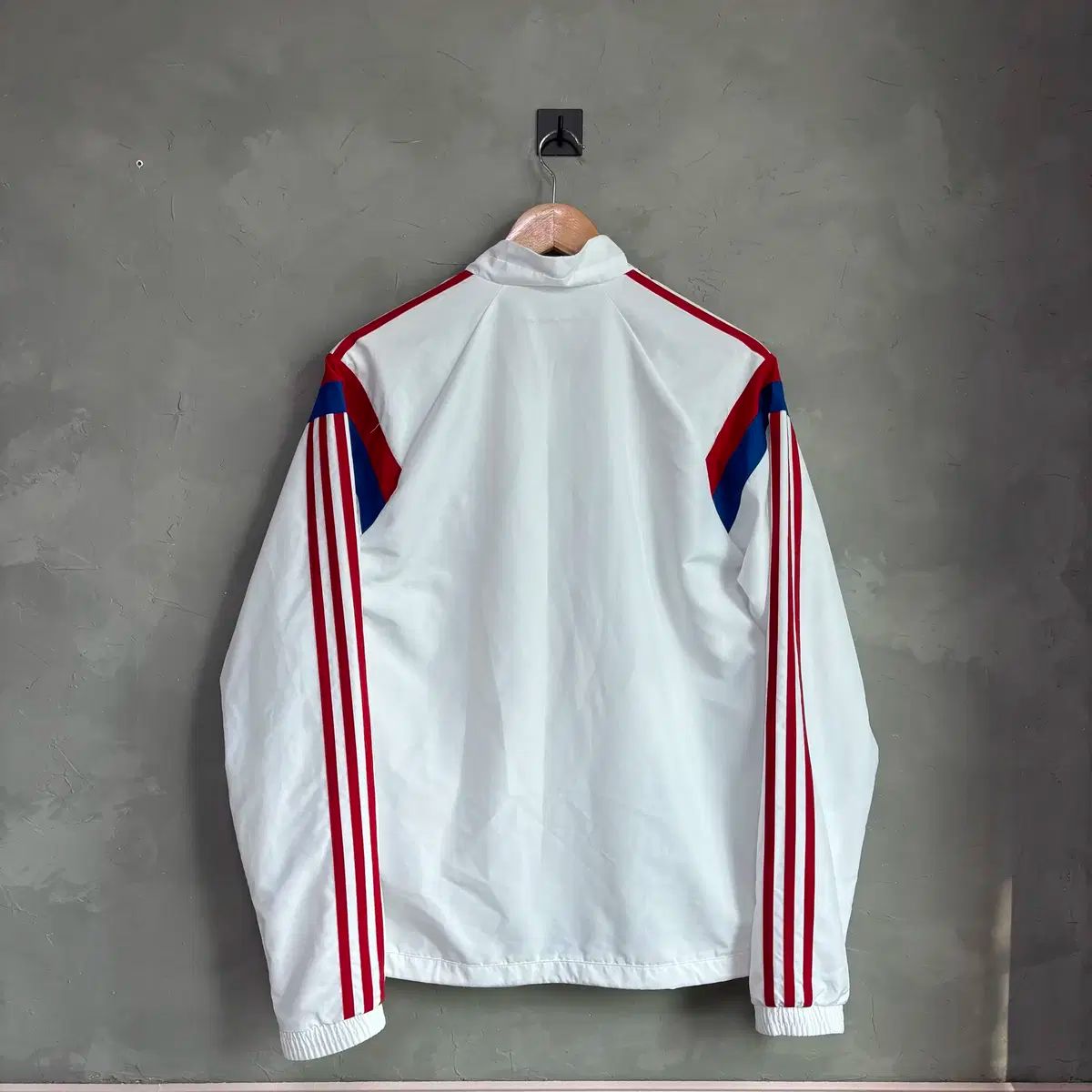adidas(アディダス) バイエルン州 ミュンヘン ウインド