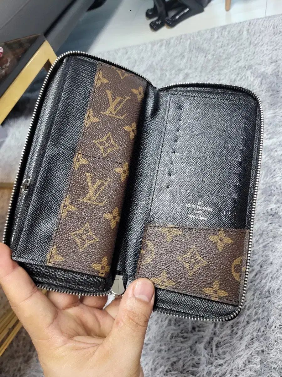 Louis Vuitton(ルイヴィトン) マカサー ラウンドファスナー 正規