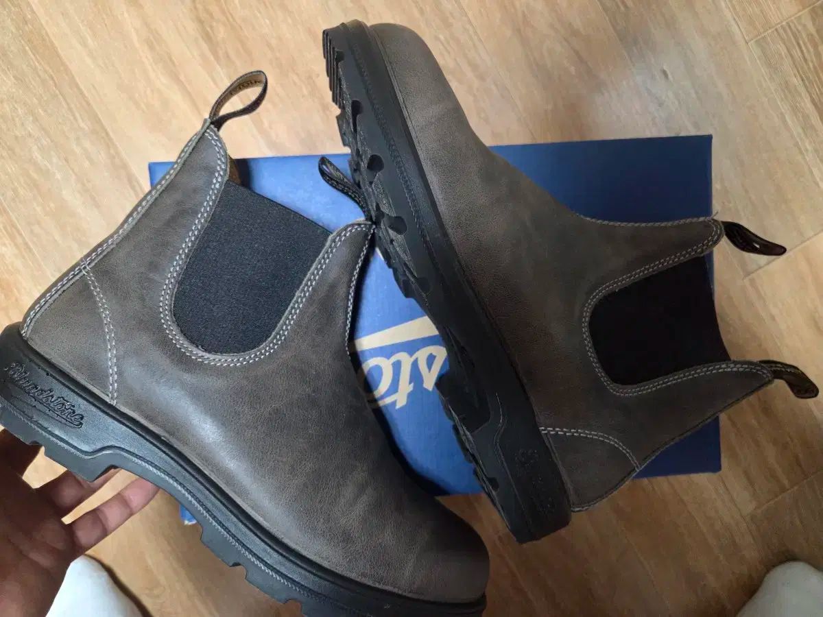 極美品▽Santoni サントーニ レザー ストレートチップ メダリオン