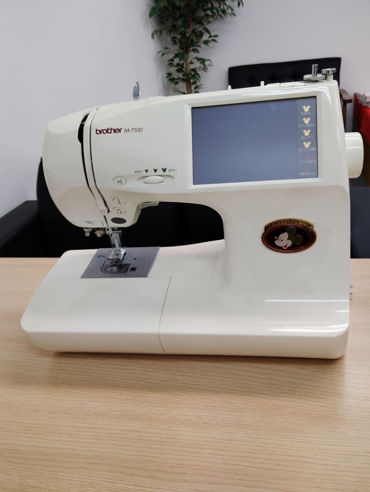 ブラザーディズニー 刺しゅうミシンbrother M-7100 ZZ3-B987 【公式通販】