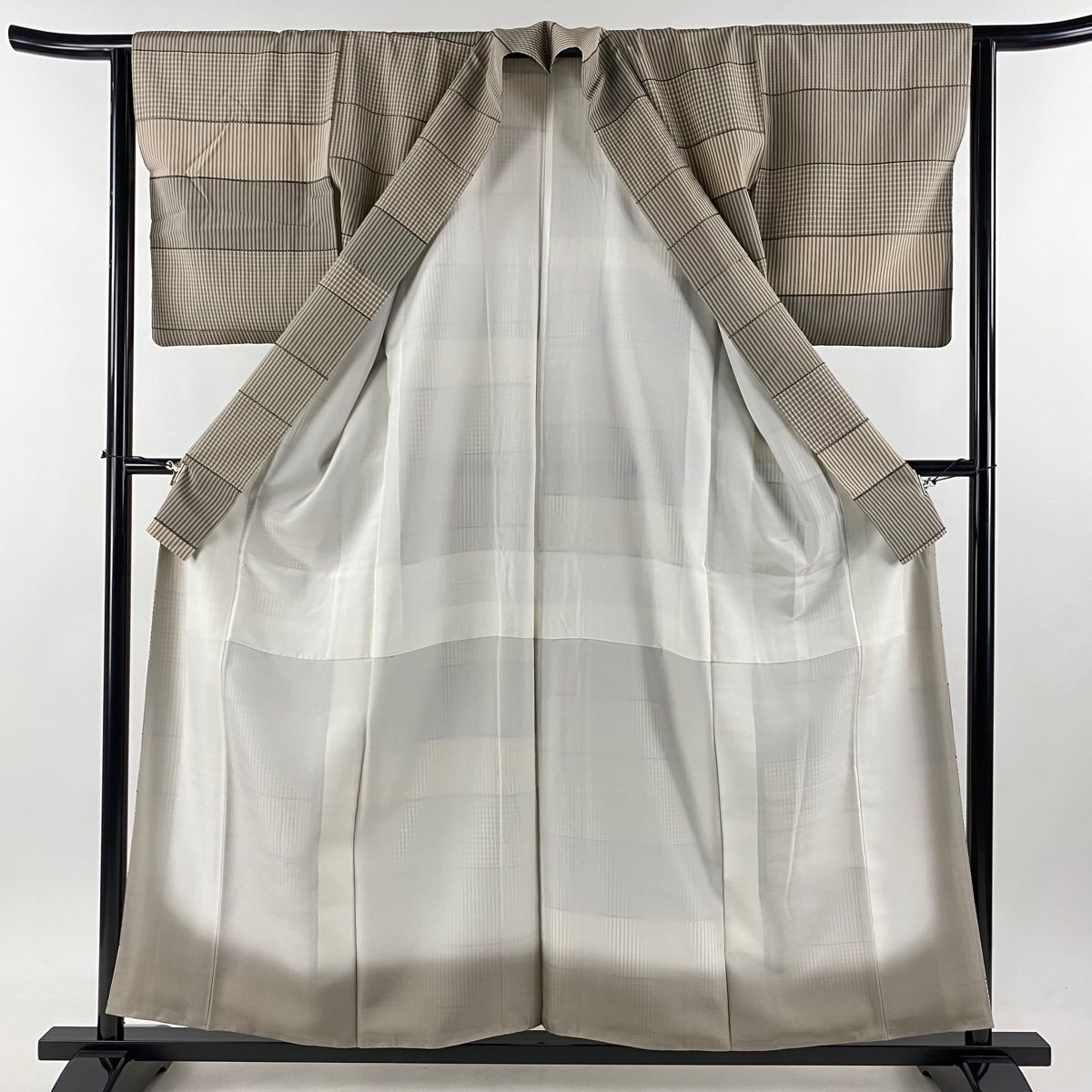 新品 絽 縦縞 夏着物“縞を引く風の香りの夏衣”正絹 仕付け糸付 小紋