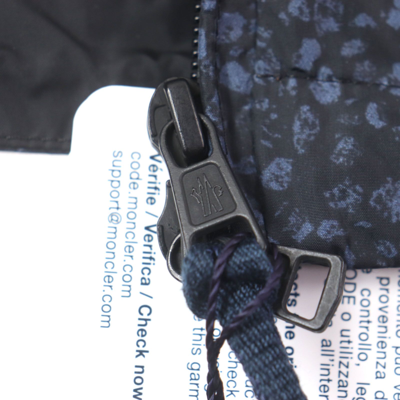 未使用品○MONCLER モンクレール 20SS F10911B72600 539UR SIAGNE