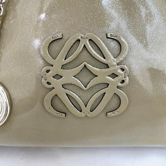 ロエベ ハンドバッグ ナッパアイレ ベージュ グレー アナグラム - メルカリ 