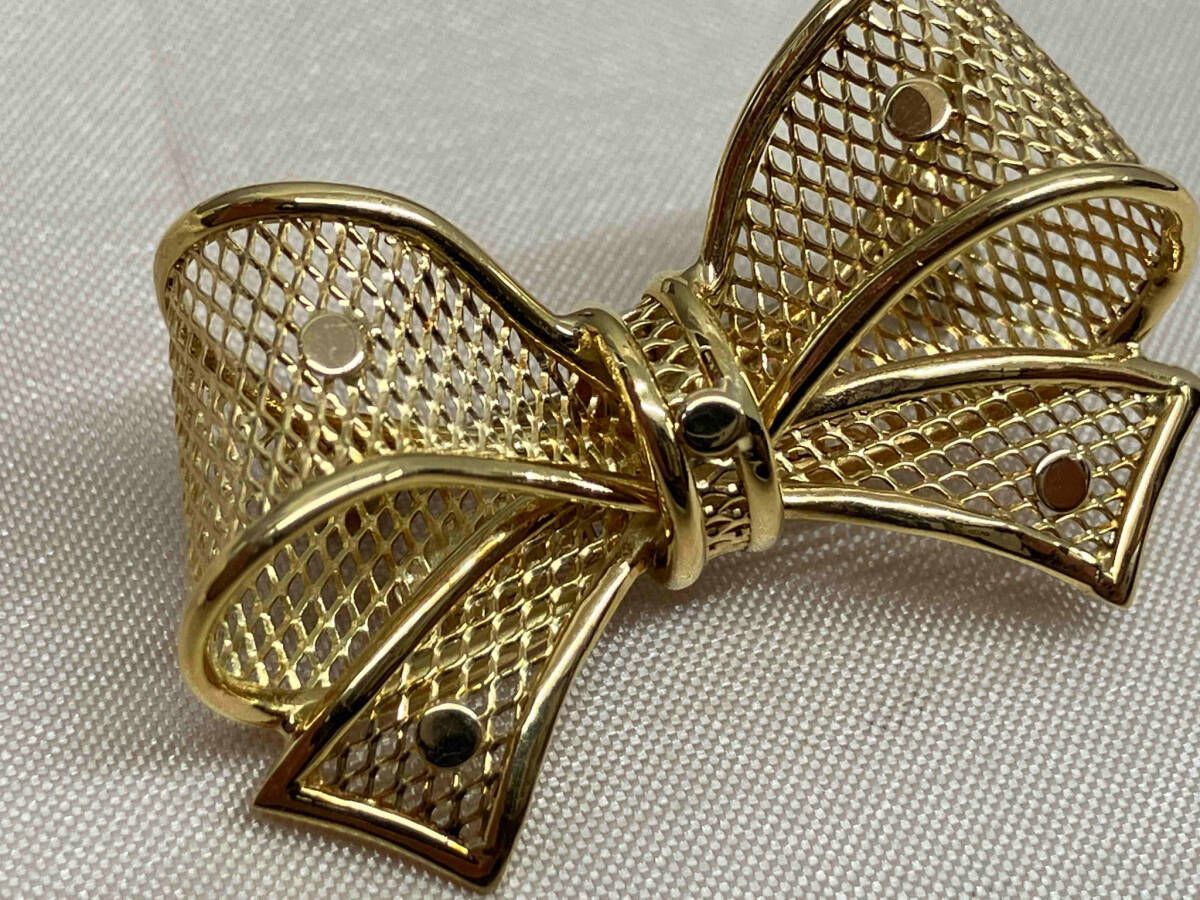 デザインブローチ K18 約3.7g リボン - メルカリ